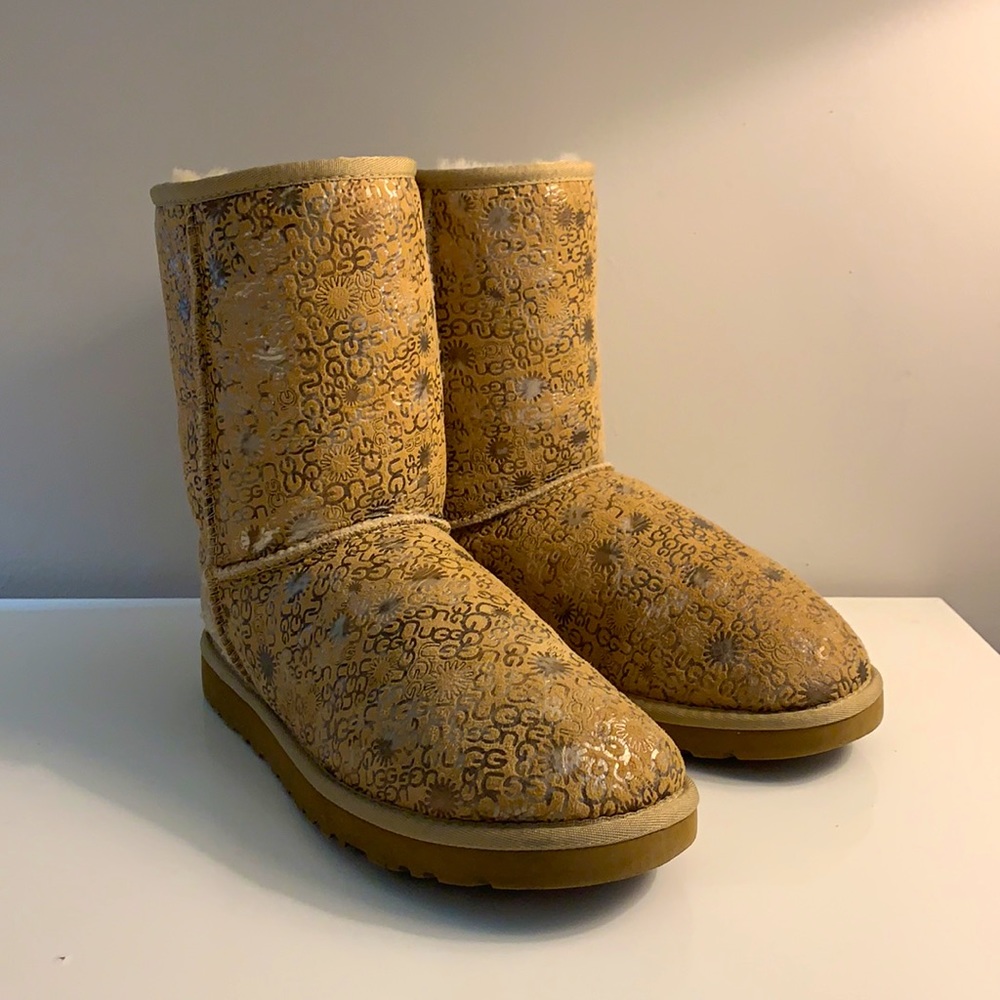 UGG Size 9 (US) Metallic Finish Logo Boots